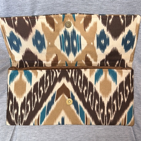 Two new, never used, fabric clutches by Mojo Spa, a Chicago-based salon. - Picture 7 of 9